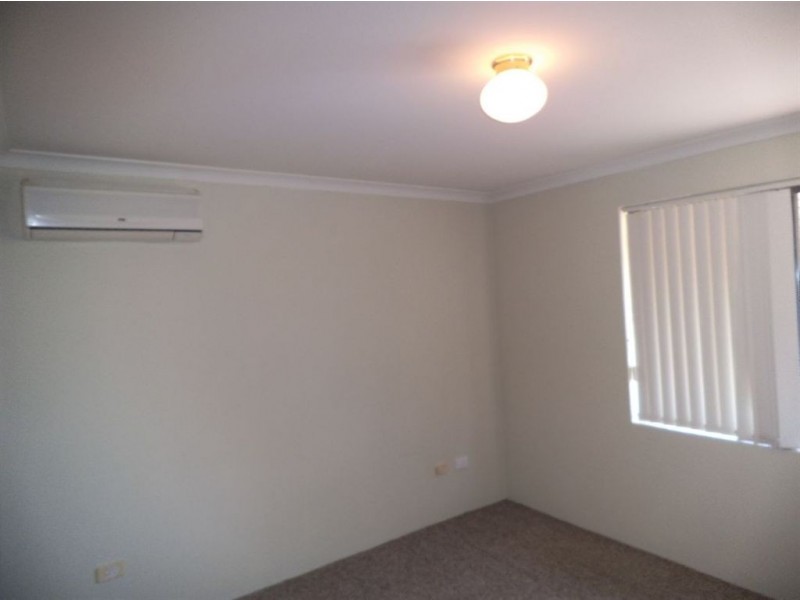 1/12 Stephen Street, Queens Park WA 6107