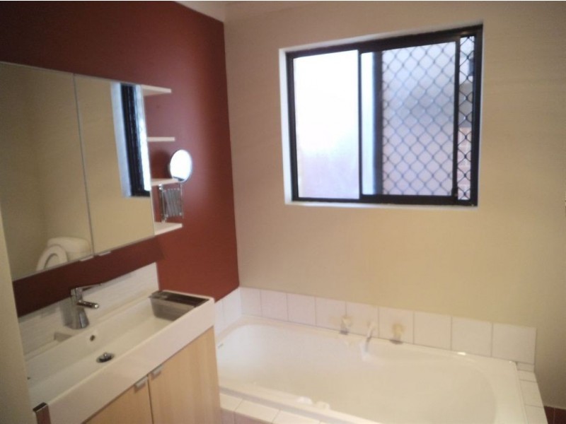 1/12 Stephen Street, Queens Park WA 6107