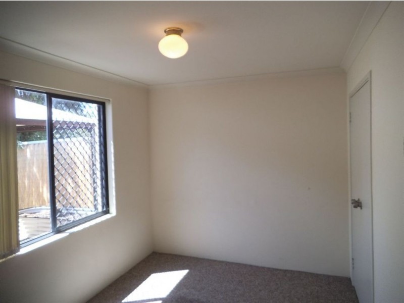 1/12 Stephen Street, Queens Park WA 6107