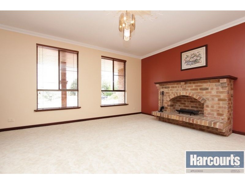 13 Poplar Place, Thornlie WA 6108