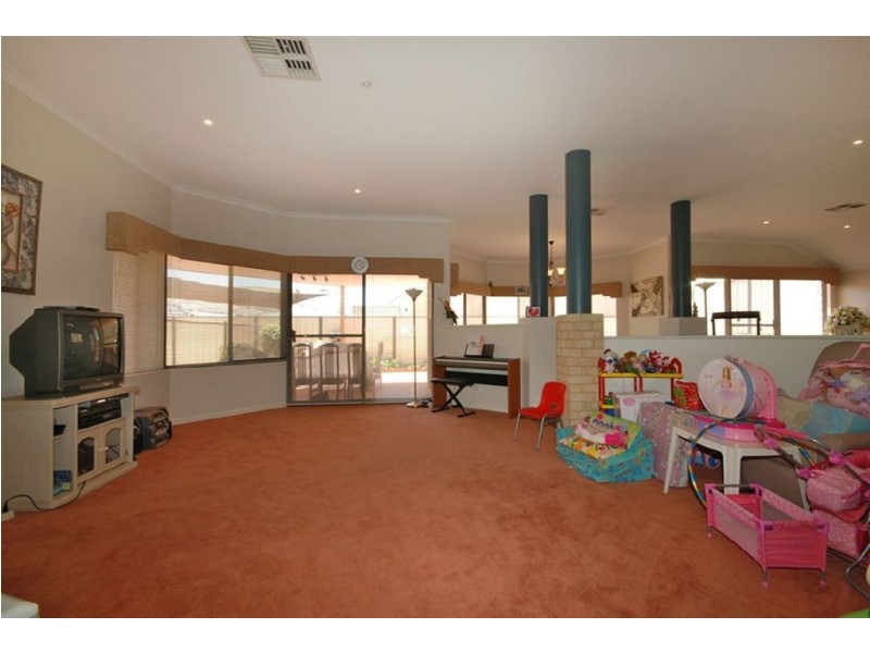 22 Peterborough Circle, North Lake WA 6163