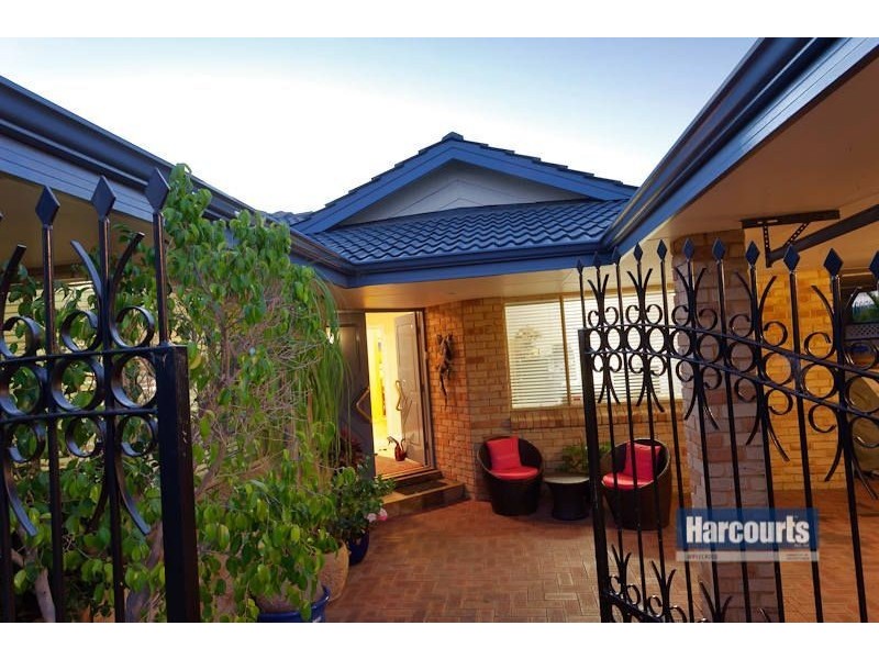 13 McGillivray Gardens, Winthrop WA 6150