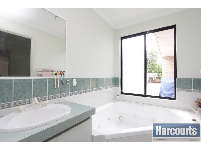 8 Keall Pass, Winthrop WA 6150