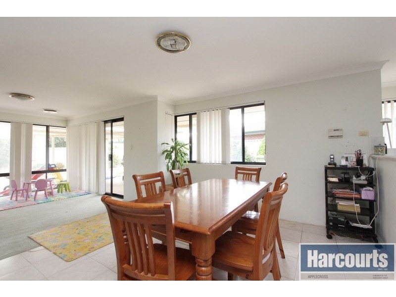 8 Keall Pass, Winthrop WA 6150