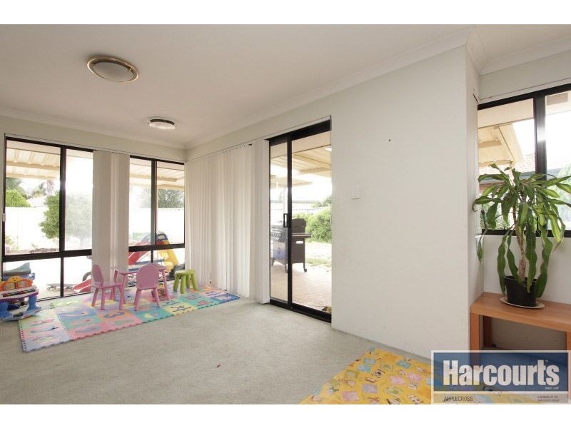 8 Keall Pass, Winthrop WA 6150