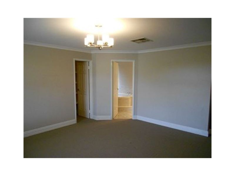 12 Connaught Gardens, Canning Vale WA 6155