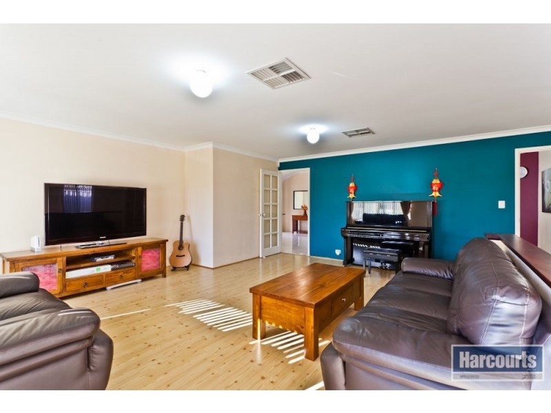 9 Thurloe Way, Canning Vale WA 6155