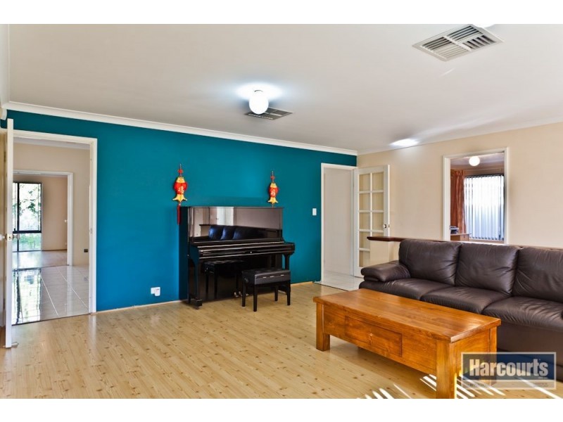 9 Thurloe Way, Canning Vale WA 6155