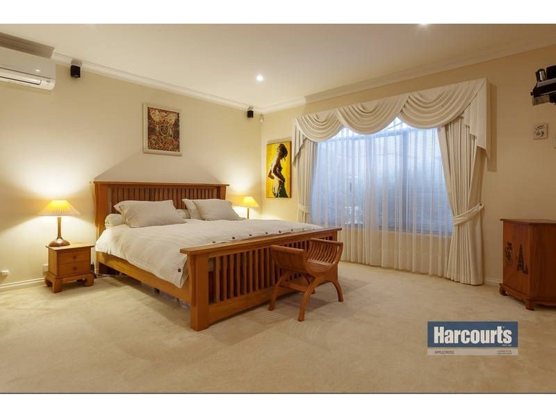 12 Woolnough Heights, Kardinya WA 6163