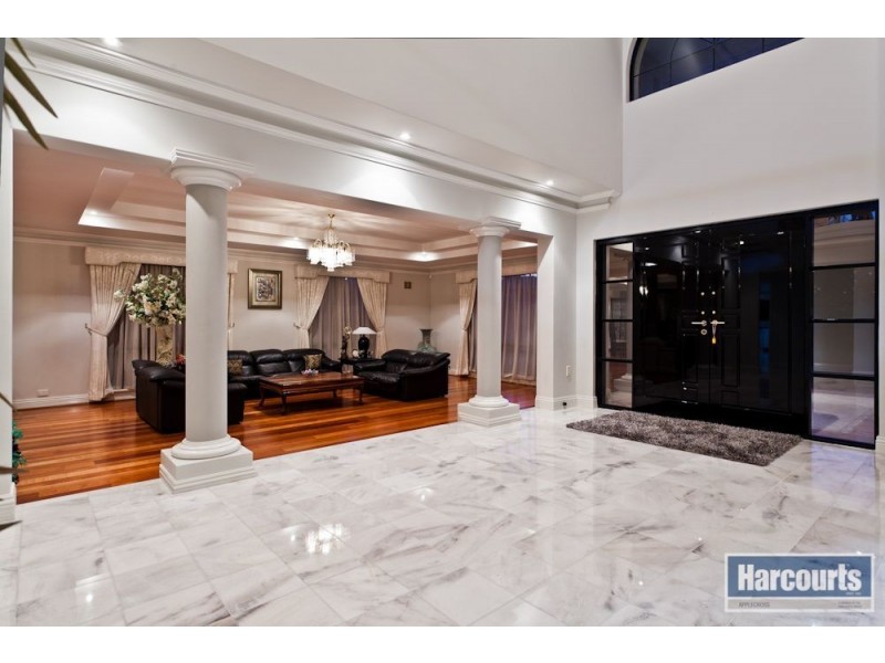 2 Sutherland Crescent, Winthrop WA 6150