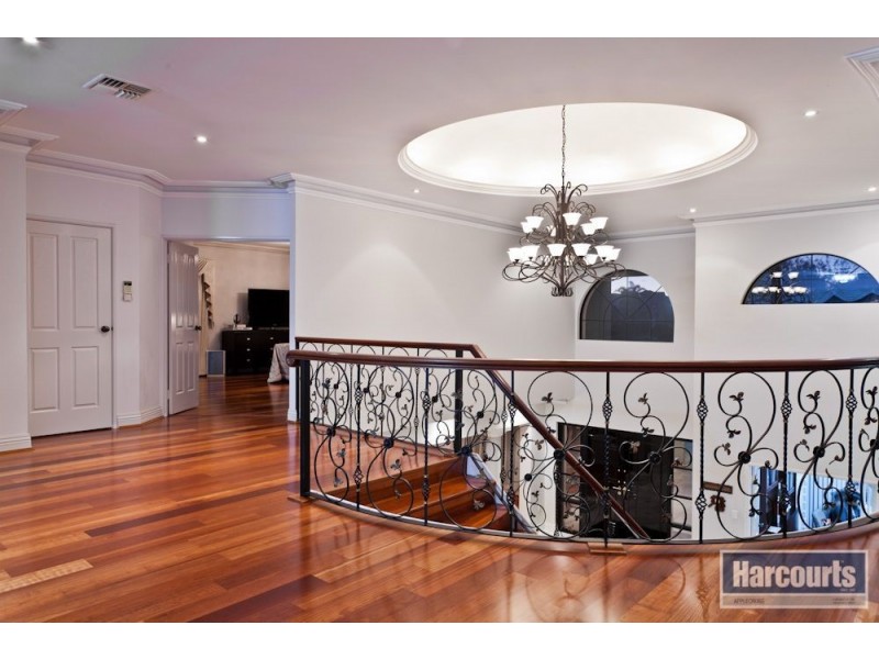 2 Sutherland Crescent, Winthrop WA 6150