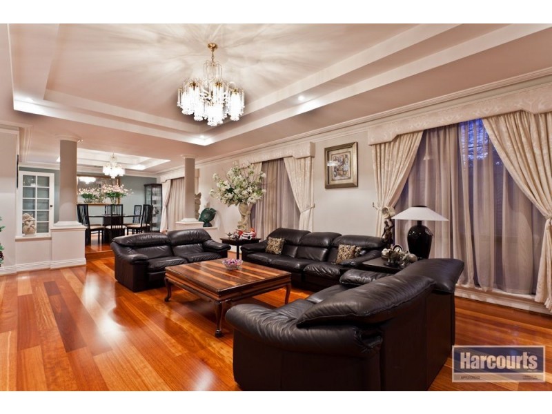 2 Sutherland Crescent, Winthrop WA 6150