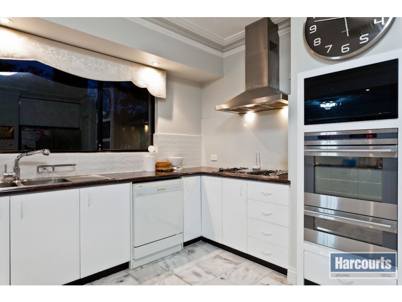 2 Sutherland Crescent, Winthrop WA 6150