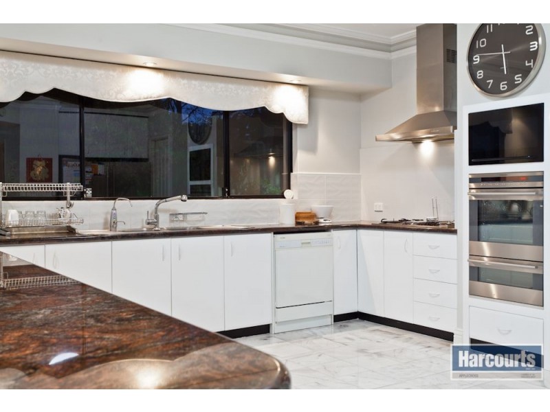 2 Sutherland Crescent, Winthrop WA 6150