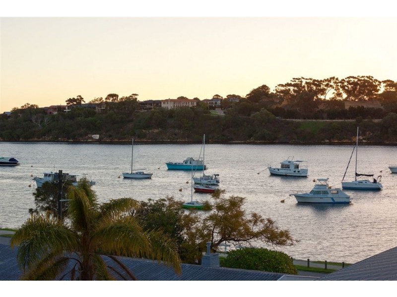 15 Blackwall Reach Parade, Bicton WA 6157