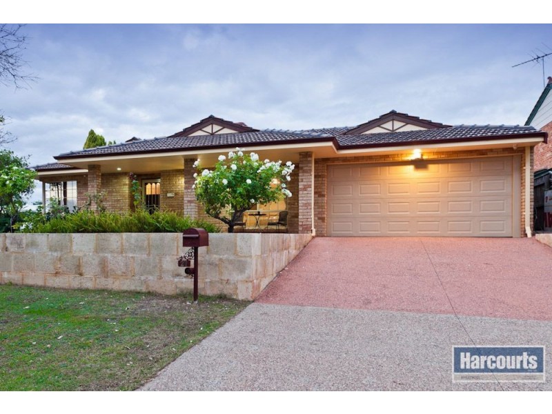 27 Shacklock Crescent, Winthrop WA 6150