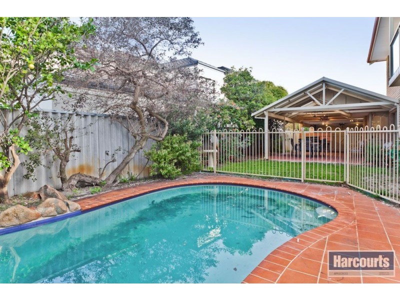 10 Parker Place, Winthrop WA 6150