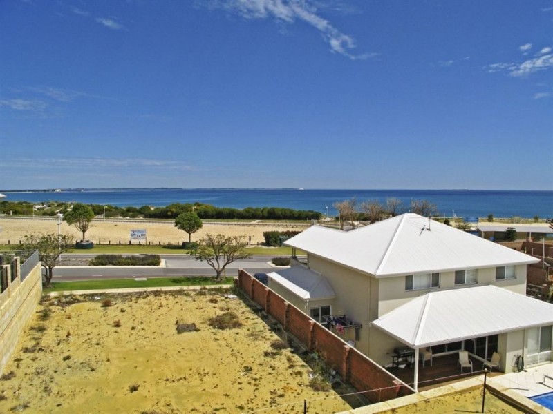 12 Mercator Close, North Coogee WA 6163