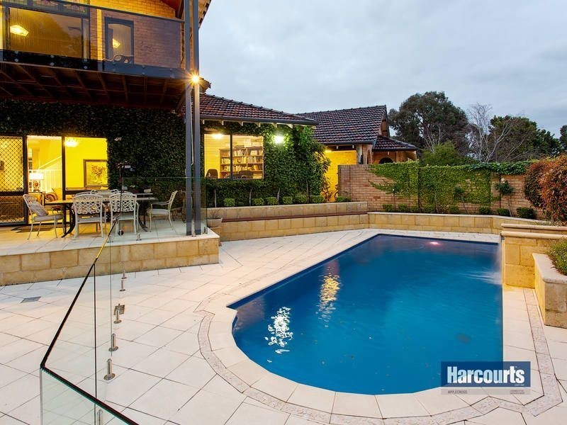 25 Paterson Gardens, Winthrop WA 6150