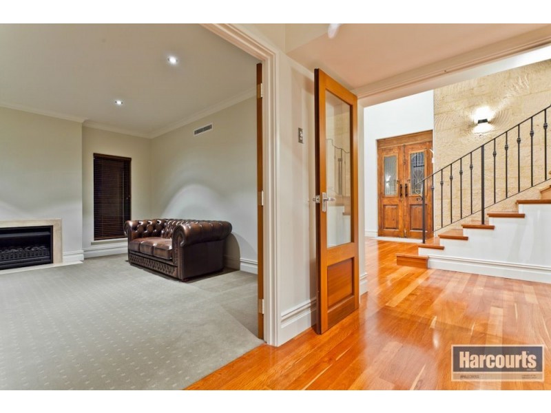 6 Woods Close, Winthrop WA 6150