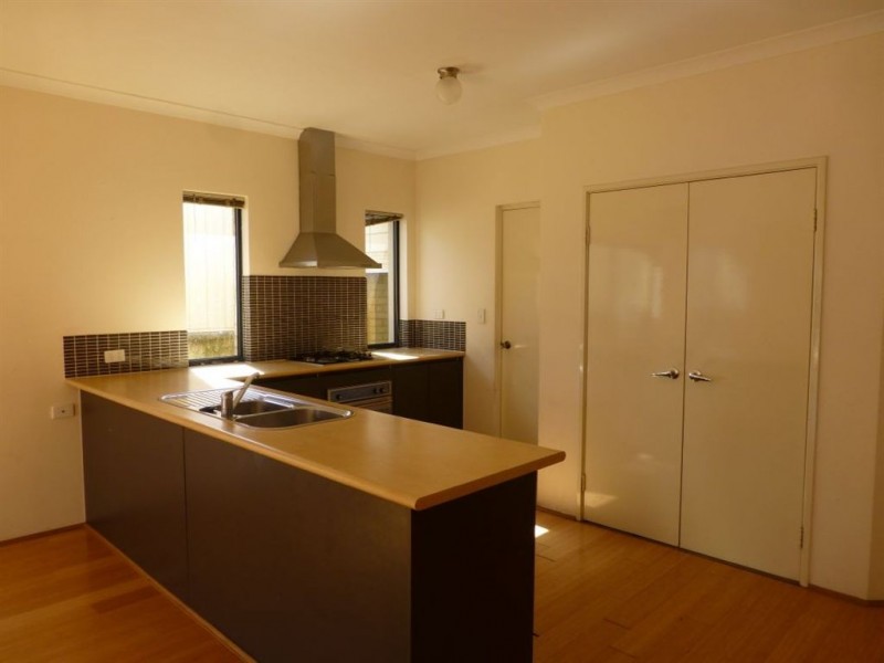 4 Coralgum Green, South Lake WA 6164