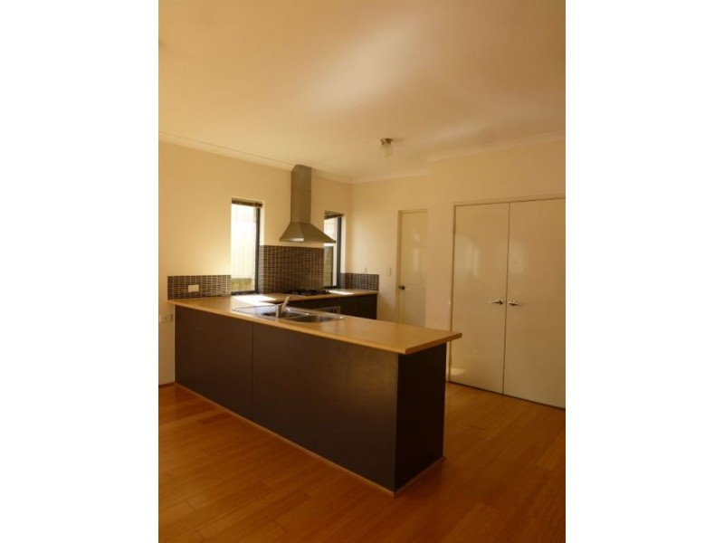 4 Coralgum Green, South Lake WA 6164