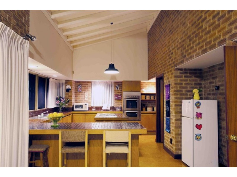 11 Arnold Cr, Kardinya WA 6163