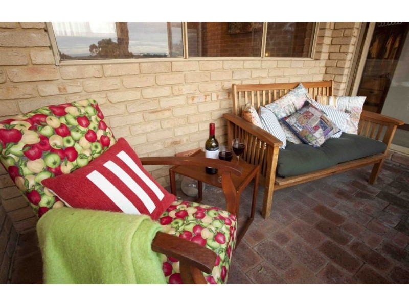 11 Arnold Cr, Kardinya WA 6163