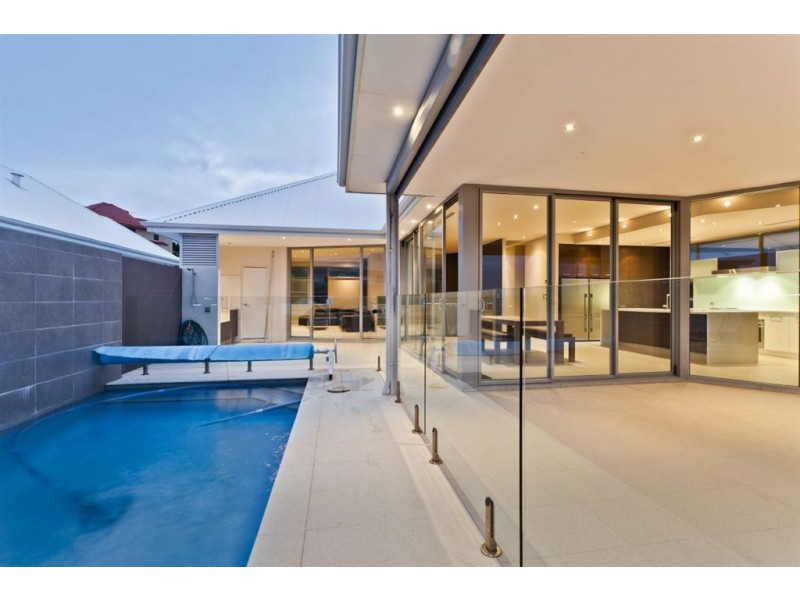 6 Navan Court, Beaconsfield WA 6162