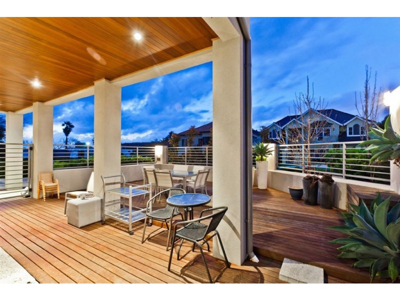 11 Dee Road, Applecross WA 6153