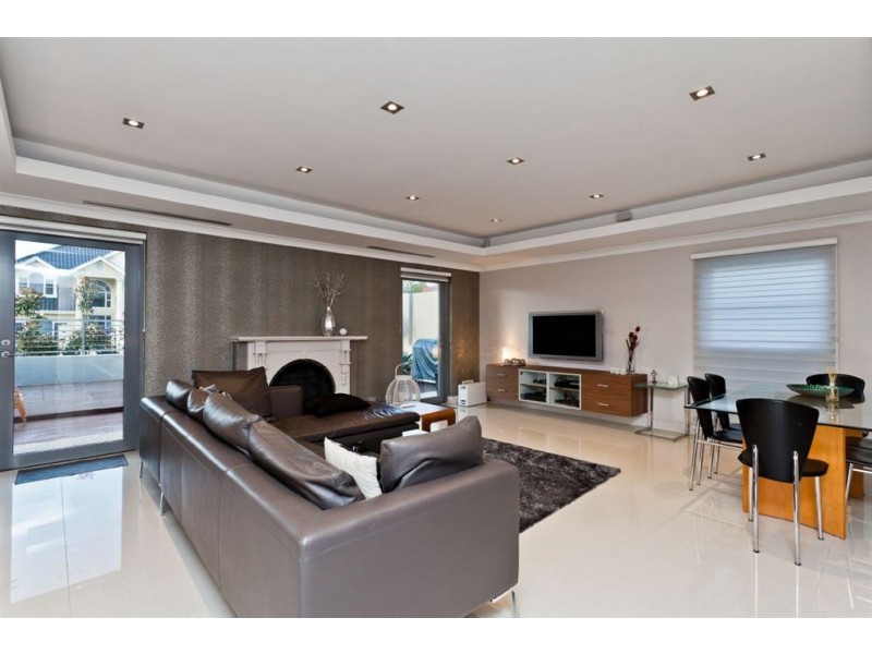 11 Dee Road, Applecross WA 6153