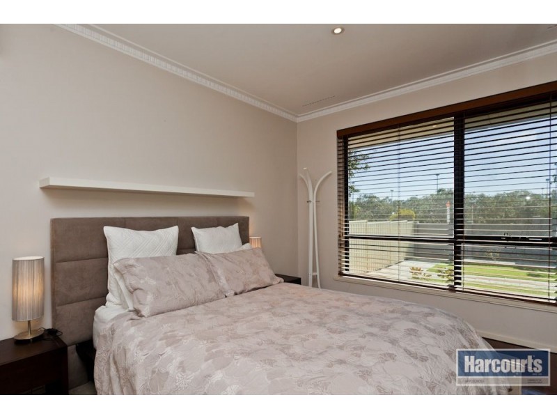 30 Moolyeen Road, Mount Pleasant WA 6153