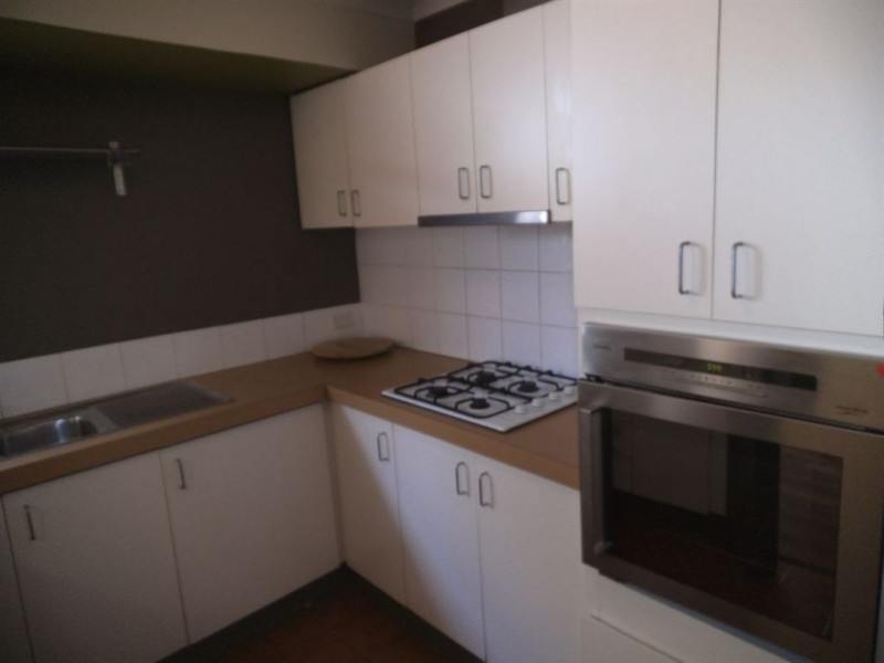 1/12 Stephen Street, Queens Park WA 6107