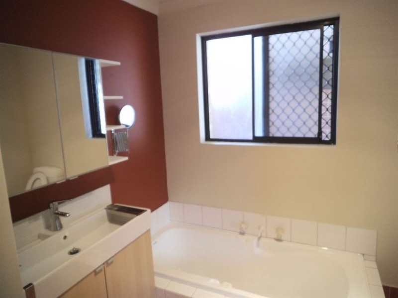 1/12 Stephen Street, Queens Park WA 6107