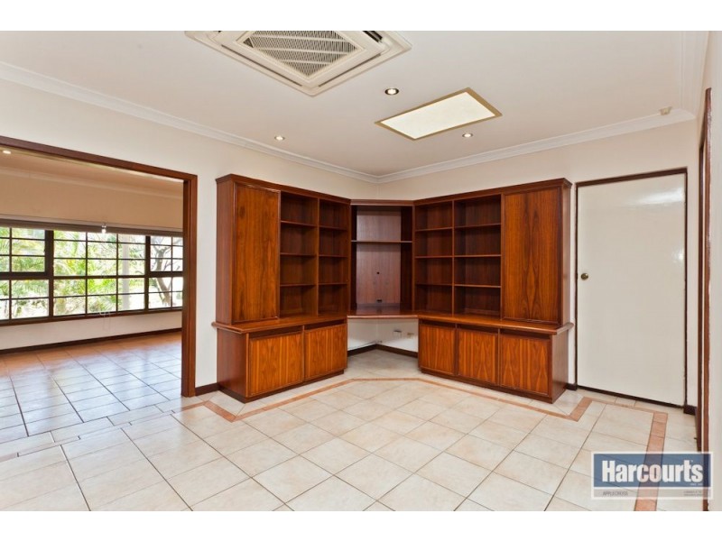 31 Edgewater Road, Salter Point WA 6152