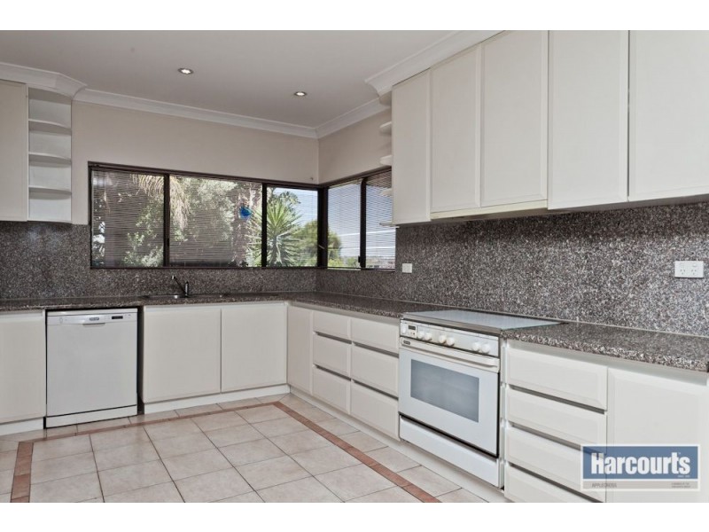 31 Edgewater Road, Salter Point WA 6152