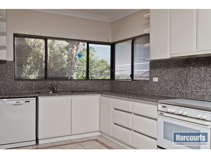 31 Edgewater Road, Salter Point WA 6152