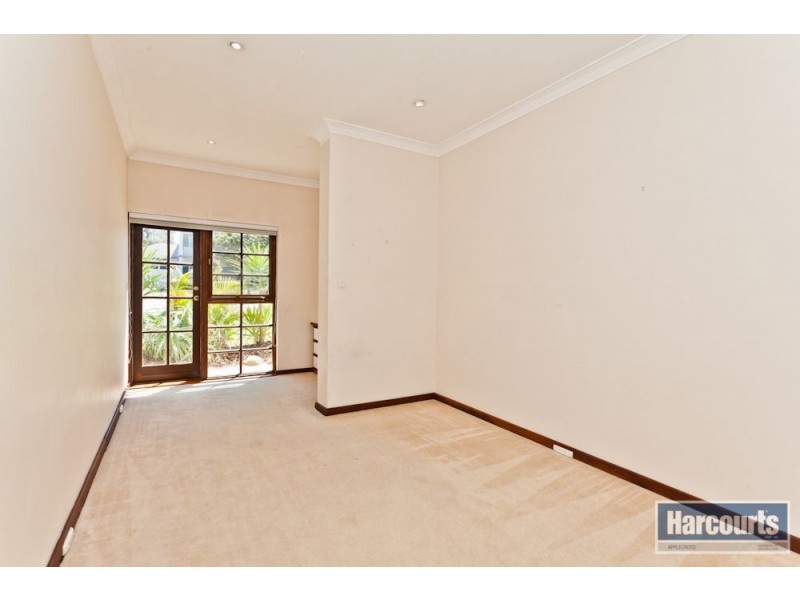 31 Edgewater Road, Salter Point WA 6152