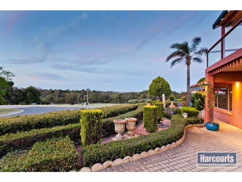 8 Sinclair Crescent, Winthrop WA 6150