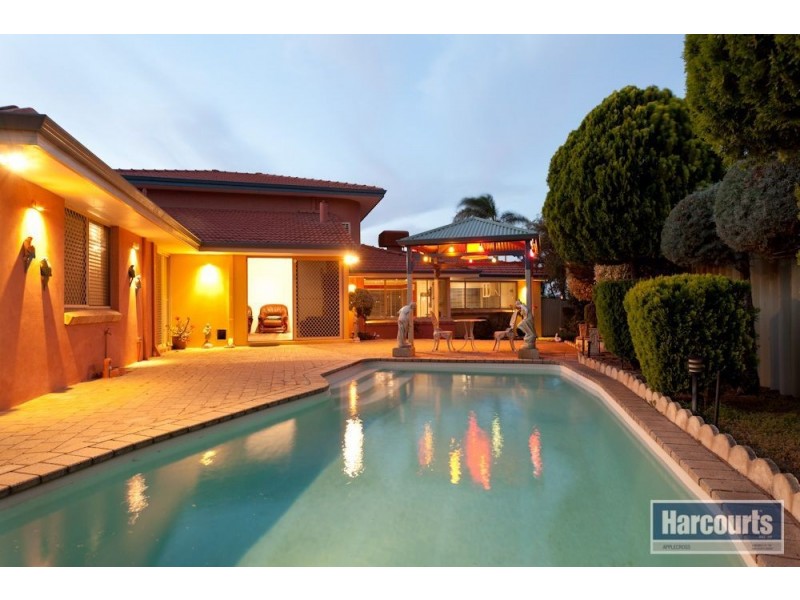 8 Sinclair Crescent, Winthrop WA 6150