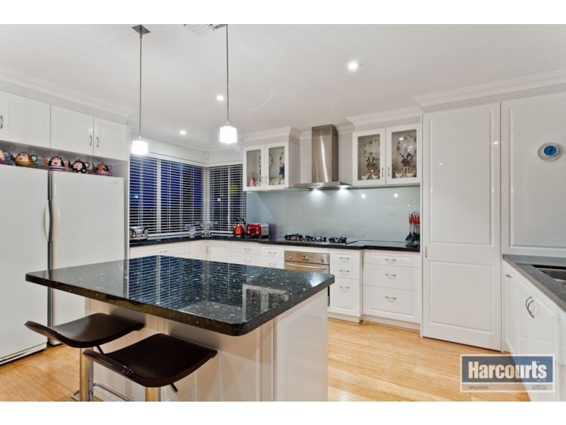 8 Sinclair Crescent, Winthrop WA 6150