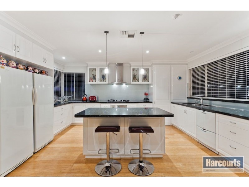 8 Sinclair Crescent, Winthrop WA 6150