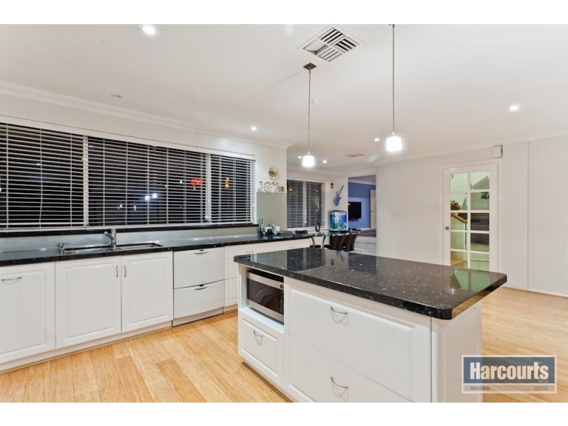 8 Sinclair Crescent, Winthrop WA 6150