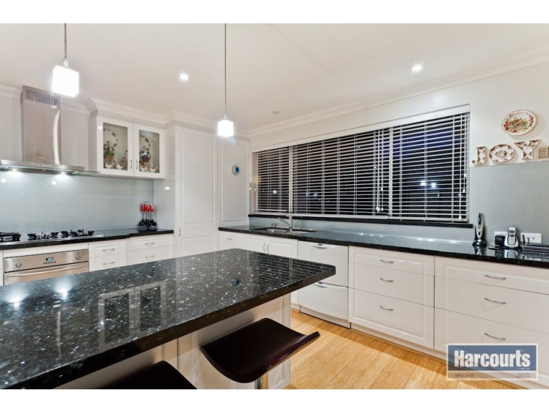 8 Sinclair Crescent, Winthrop WA 6150