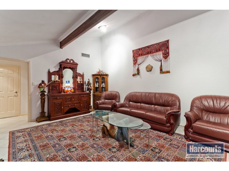 8 Sinclair Crescent, Winthrop WA 6150