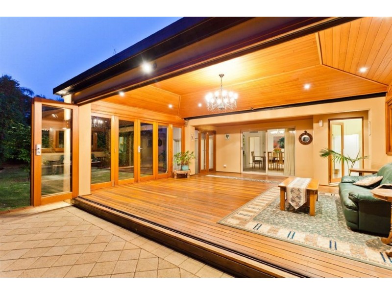25 Westland Place, Waterford WA 6152