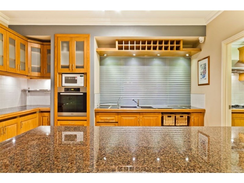 25 Westland Place, Waterford WA 6152