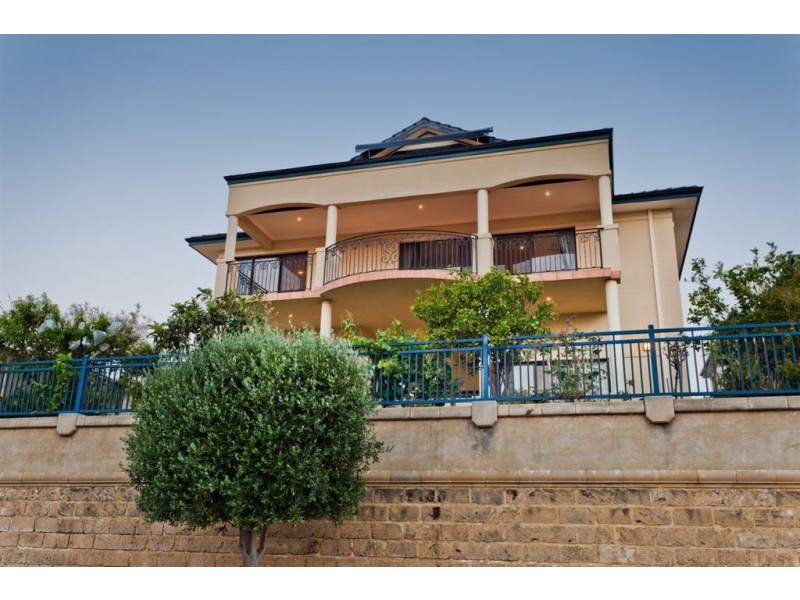 14 Kirkby Ridge, Salter Point WA 6152