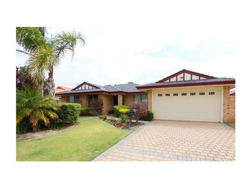 8 Tarragon Place, Thornlie WA 6108