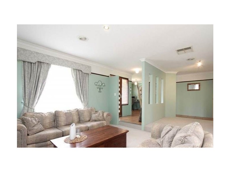 8 Tarragon Place, Thornlie WA 6108